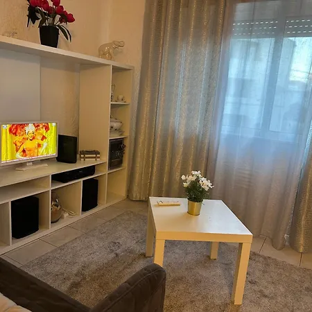 Tranquilas A 1km Da Totalmente Renovado Apartamento Quarteira