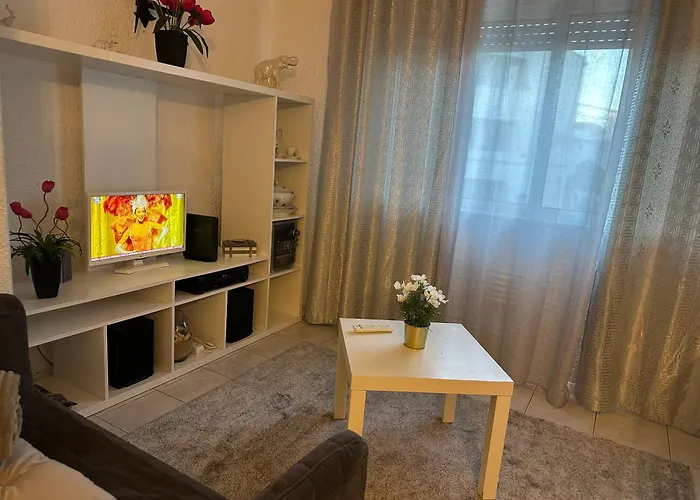 Tranquilas A 1km Da Totalmente Renovado Apartamento Quarteira